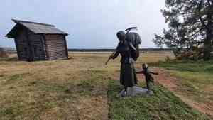Памятник женщине-труженице открыли в Верколе