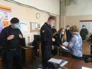 У института предпринимательства в Архангельске арестовали мебель и технику за долги по налогам