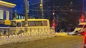 В Архангельске столкнулись рейсовый «ПАЗ» и карета скорой помощи