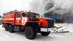 В Яренске произошел пожар на деревообрабатывающем предприятии