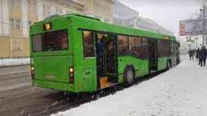 Архангелогородцам предлагают сэкономить на билете в автобусах с помощью проездных