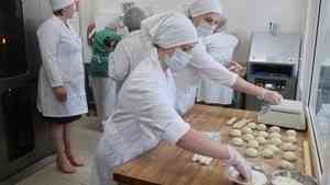 Архангельская область получит дополнительные средства на обеспечение школьников горячим питанием
