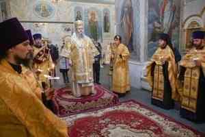 Митрополит Корнилий возглавил богослужение в канун праздника Собора московских святителей