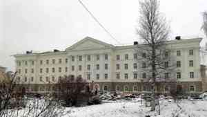 Фотофакт: завершен ремонт фасада бывшего здания Штаба армии в Архангельске