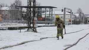 На Котласской нефтебазе прошли учения по тушению условного пожара
