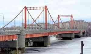 Администрация Архангельска опровергла отмену ограничения движения транспорта на Кузнечевском мосту