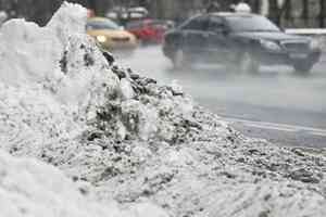 «На уборку снега будут выделены дополнительные деньги»: люди жалуются на заваленные снегом дворы и улицы
