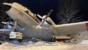 Фотофакт: в Талагах памятник самолету Ил-14 «пошел на взлет» под тяжестью снега