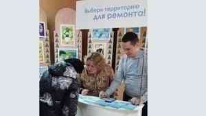 Жителям Онежского района в голосовании за объекты благоустройства помогают волонтеры