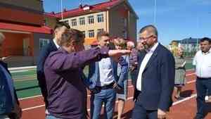 Дмитрий Рожин и Иван Дементьев проверили подготовку к учебному году новой школы на 860 мест в Архангельске