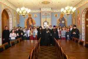 Митрополит Корнилий встретился с добровольцами молодежного движения московской Сретенской обители
