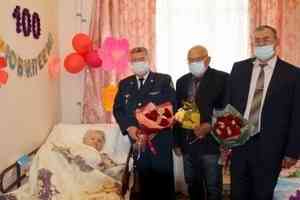 В Архангельске отмечают 100 лет ветерану войны и регионального УФСИН