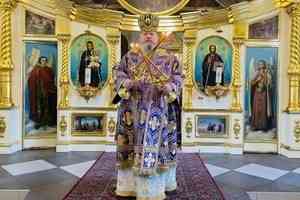 Митрополит Корнилий совершил богослужение в канун праздника Изнесения Животворящего Креста Господня