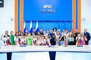 Финалисты Всероссийского конкурса исполнителей «Соло 01» побывали с экскурсией в МЧС России