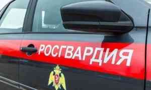 В центре Архангельска задержали хулиганов, которые брызнули перцовым газом в школьников
