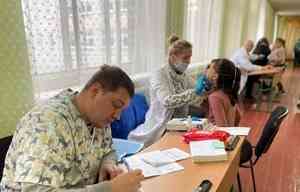 За две недели работы на Донбассе архангельские врачи осмотрели более полутора тысяч детей