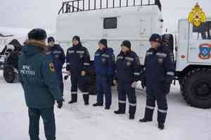 В Магадане сотрудники МЧС России принимают участие в ликвидации последствий циклона