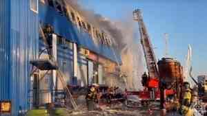 Пожарные локализовали пожар на территории судоремонтного завода под Архангельском