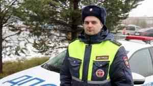 В Архангельске сотрудник ГИБДД помог экстренно доставить кондуктора в больницу