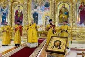 Митрополит Корнилий 26 ноября совершил всенощное бдение в Михаило-Архангельском кафедральном соборе 