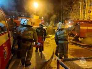 Спасатели МЧС России ликвидируют последствия частичного обрушения в жилом доме города Нижневартовска