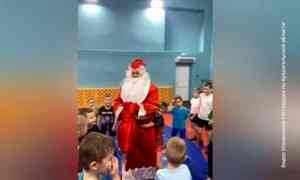 Дед Мороз спецназначения посетил воспитанников Новодвинской спортшколы