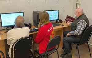 В молодежном центре Северодвинска реализуется проект по обучению пожилых северян компьютерной грамотности