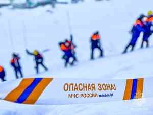 В Мурманской области спасатели МЧС России провели тренировку по спасению пострадавших при сходе лавины