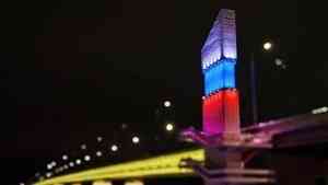 На Краснофлотском мосту зажглась патриотичная подсветка
