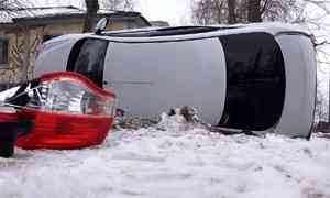 Сегодня в Северодвинске в результате ДТП автомобиль опрокинулся на бок