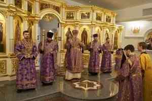 Митрополит Корнилий совершил всенощное бдение в канун Недели святителя Григория Паламы 