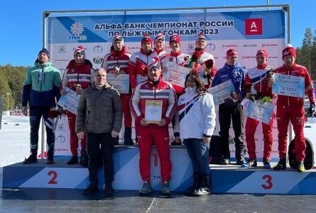 Наталья Непряева и Александр Большунов - чемпионы России по лыжным гонкам