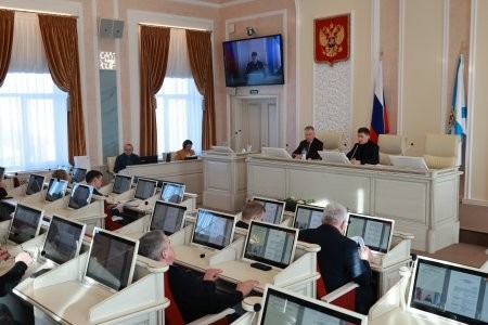 "Единая Россия" наметила планы на ближайшую сессию АОСД