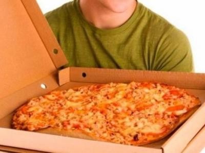 В Архангельске подросток напал на курьера и отобрал у него две пиццы