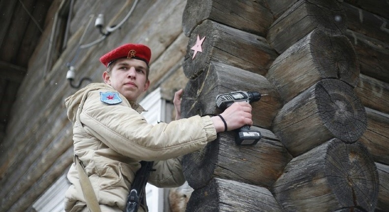 В Архангельской области юнармейцы Каргополя дали старт Всероссийской акции «Звезда героя»