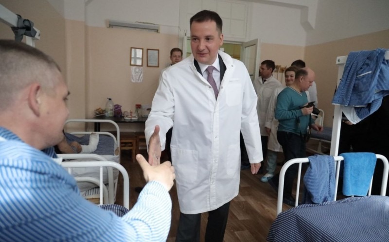 Александр Цыбульский навестил раненых участников СВО в военно-морском клиническом госпитале Северодвинска