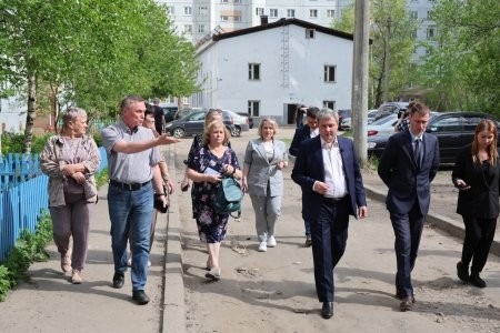 Дмитрий Морев проверил качество ремонта дворовых проездов