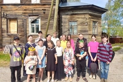 Воспитанники соломбальской воскресной школы изучили старинный уголок Архангельска