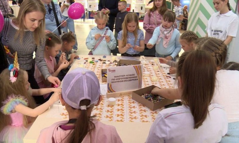 В День защиты детей в Молодёжном центре Архангельска организовали праздник «Росгвардия — детям»