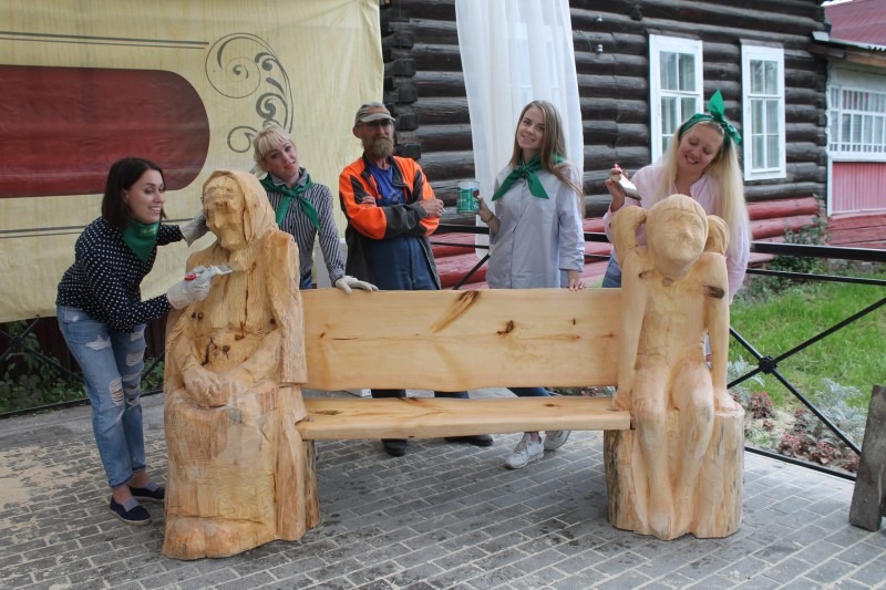 В Вельском районе проходит международный фестиваль деревянной скульптуры «Древо жизни»