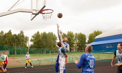 Команды «Девчата» и «Космодром» выиграли Кубок Архангельской области по стритболу
