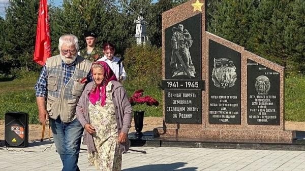 В Шенкурске открыли два памятника защитникам Отечества