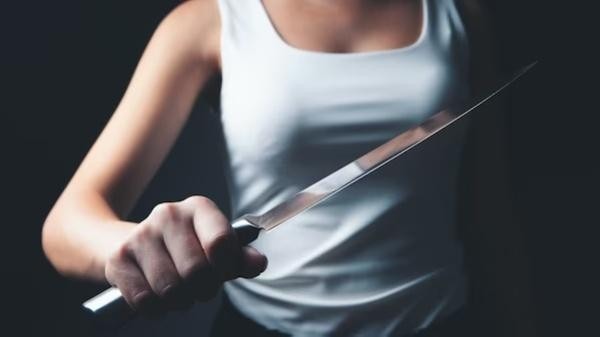 Ударила ножом из-за телефона: северянка пойдет под суд за убийство супруга
