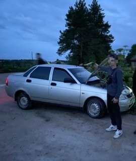 Подростки из Плесецкого оруга угнали отечественное авто и въехали в забор