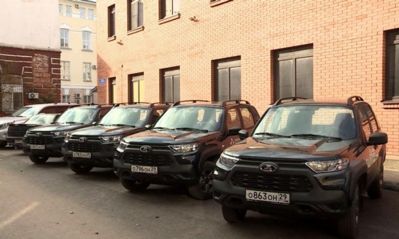 Центру занятости Архангельской области сегодня вручили ключи от новых автомобилей