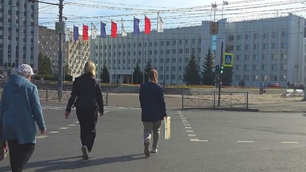 Оживленный перекресток в центре Архангельска сделали еще удобнее для пешеходов Оживленный перекресток в центре Архангельска сделали еще удобнее для пешеходов