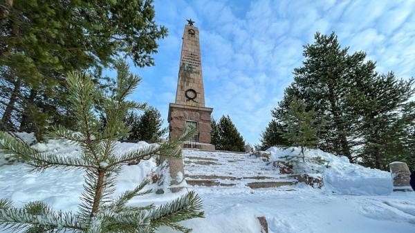 В Поморье рушится памятник жертвам интервенции: ремонта пришлось добиваться в суде