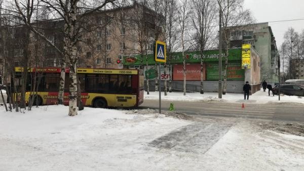 81-летнюю пенсионерку сбил рейсовый автобус на «зебре» в Северодвинске