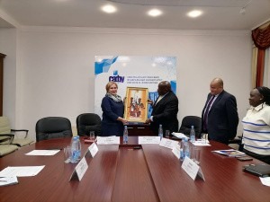 САФУ выстраивает отношения с африканскими странами: делегация Уганды встретилась с руководством университета