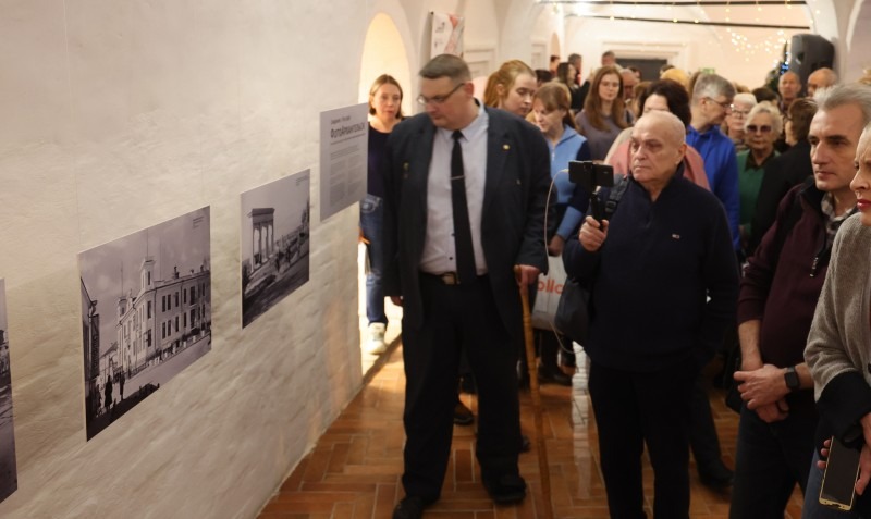 В Архангельске к юбилею города открыли выставку ретрофотографий
